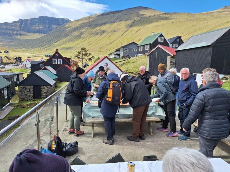 08 25 05 08 04 Frokost Ovenfor Kløften