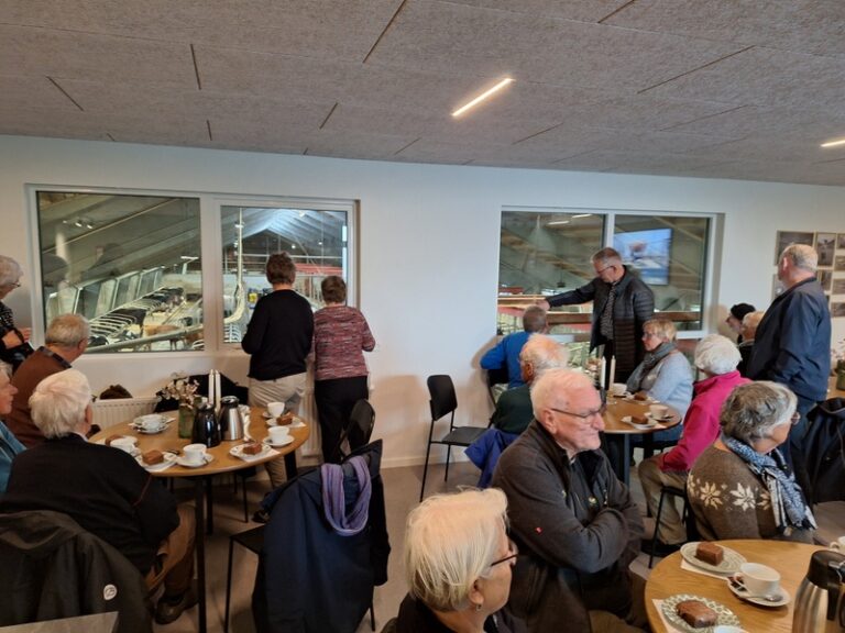 11 25 05 09 06 Varmakeldugardurin